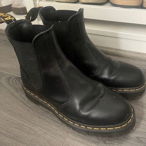 Dr. Martins 2976 SMOOTH LEATHER PLATFORM CHELSEA BOOTS